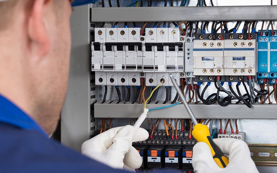 électricien de maintenance Montigny-le-Bretonneux