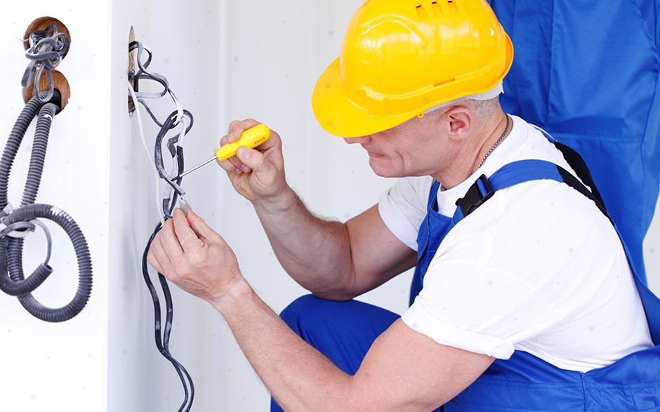 électricien de maintenance Montigny-le-Bretonneux